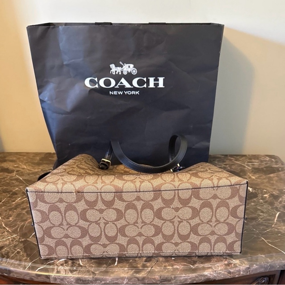 Coach MOLLIE TOTE BAG IN SIGNATURE CANVAS Khaki / Black like new. - Picture 13 of 16